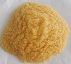 軟化樹脂是專用於軟化硬水的一種專用樹脂，通過離子交換技術，使水的硬度小於50 mg/L(CaCO3)。離子交換是一種特殊的動態吸附過程，一般是由不溶於水的離子交換劑在電解質溶液中進行，這種離子交換劑即為離子交換樹脂。